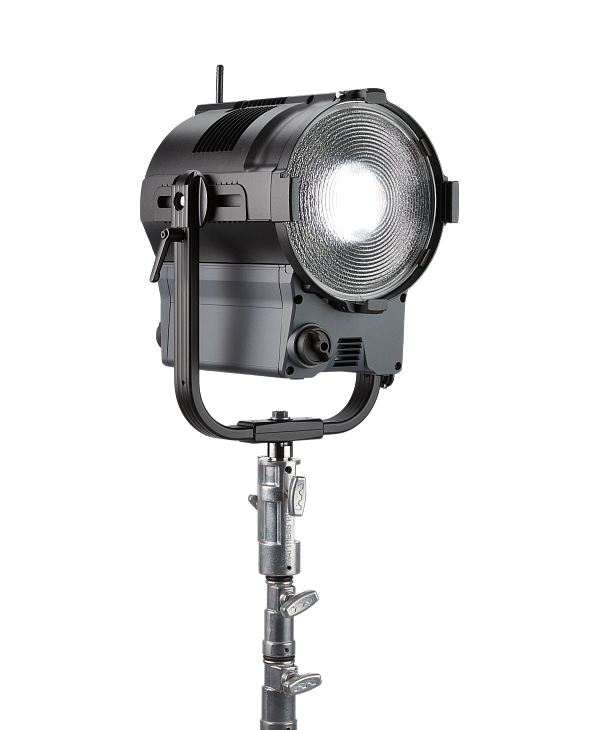 Fos/4 Fresnel, 7", Daylight HDR array, 2-tone, CE, with standard yoke